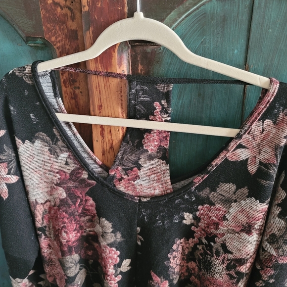 Buckle Daytrip Floral top - Picture 3 of 4